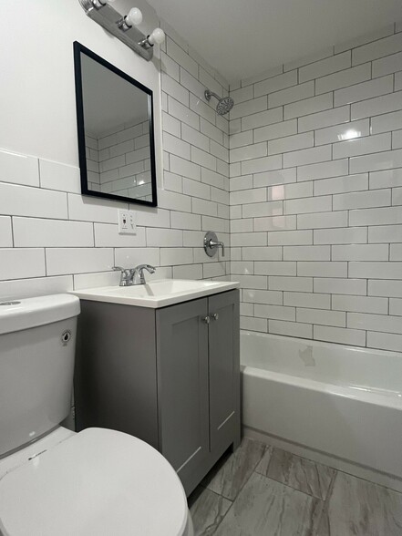 6830 S Jeffery Blvd, Chicago, IL for sale - Interior Photo - Image 3 of 5