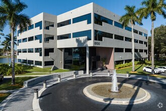 8100 Oak Ln, Miami Lakes, FL for rent Building Photo- Image 1 of 38