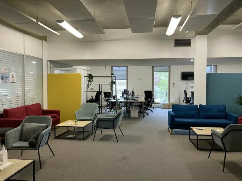 Office in Bordeaux to rent - Interior Photo - Image 2 of 16
