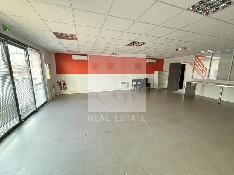 34 Rue Du 35eme Regiment D'Aviation, Bron to rent - Interior Photo - Image 2 of 8
