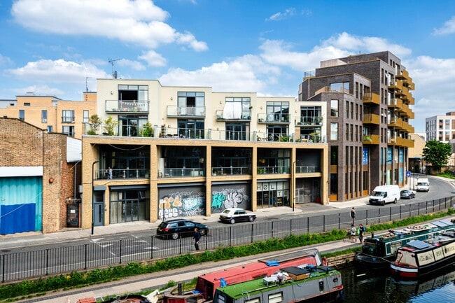 More details for 16-29 Andrews Rd, London - Office to Rent