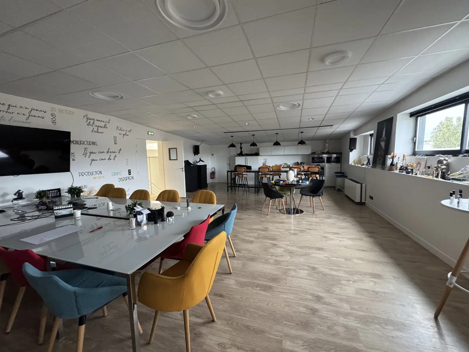 Office in Saint-Leu-la-Forêt to rent Interior Photo- Image 1 of 9