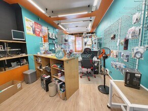 Retail in Segovia, Segovia to rent Interior Photo- Image 2 of 11