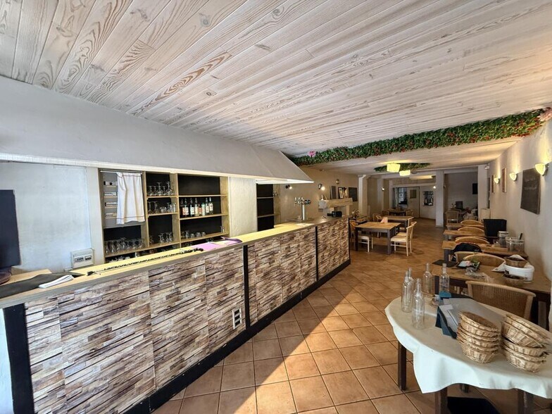Retail in Vidauban for sale - Interior Photo - Image 1 of 14