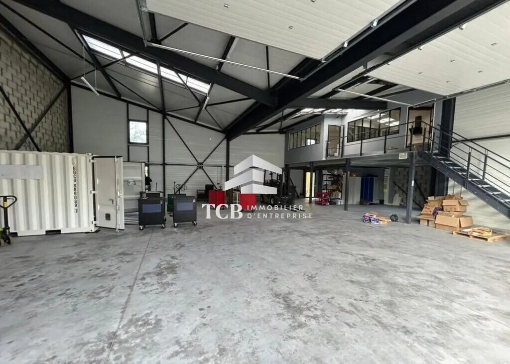 Location Local d'activités 294 m² - Photo 1