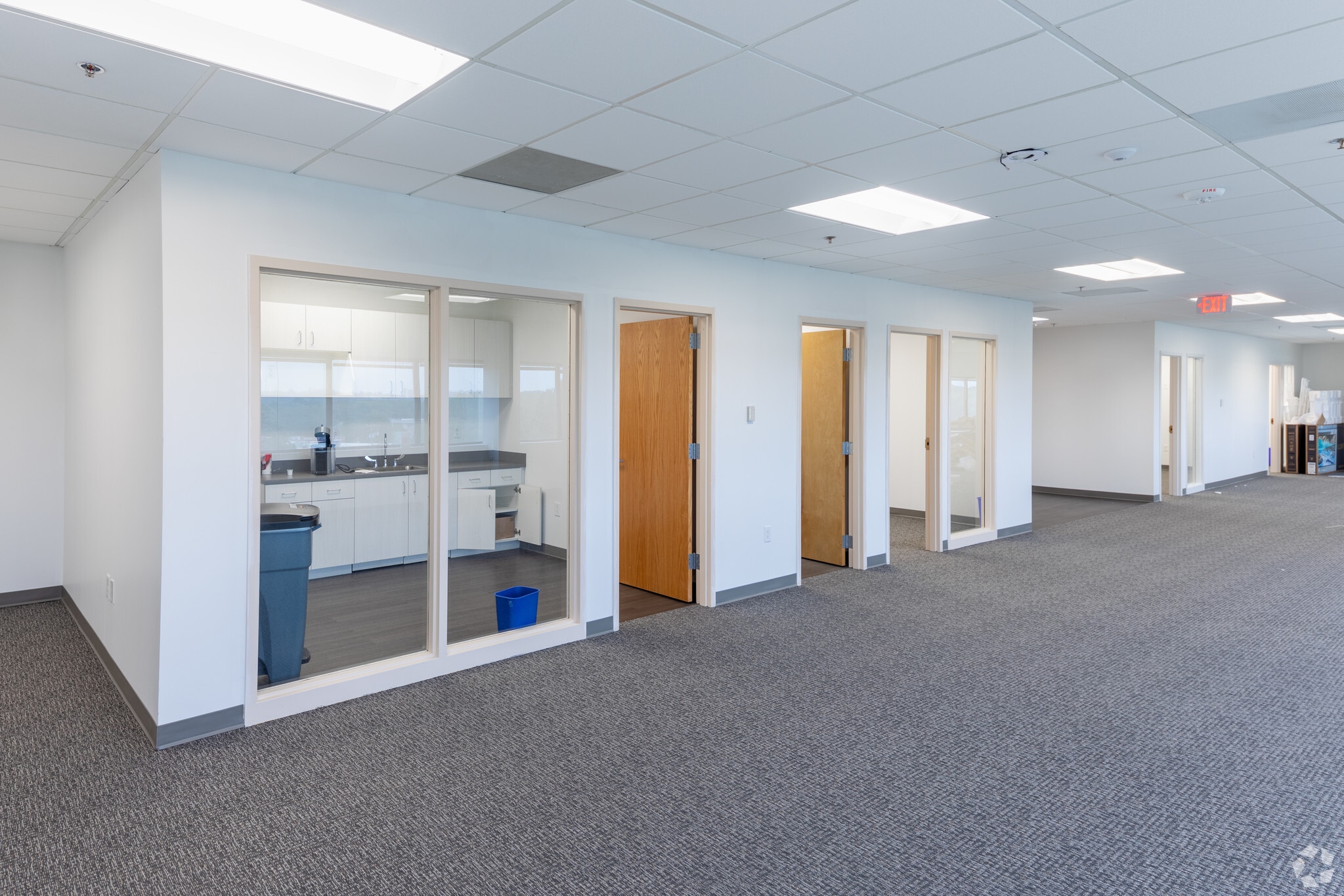 11111 Carmel Commons Blvd, Charlotte, NC to rent Interior Photo- Image 1 of 4