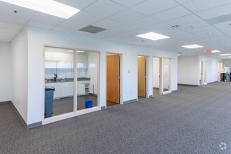 11111 Carmel Commons Blvd, Charlotte, NC to rent Interior Photo- Image 1 of 4