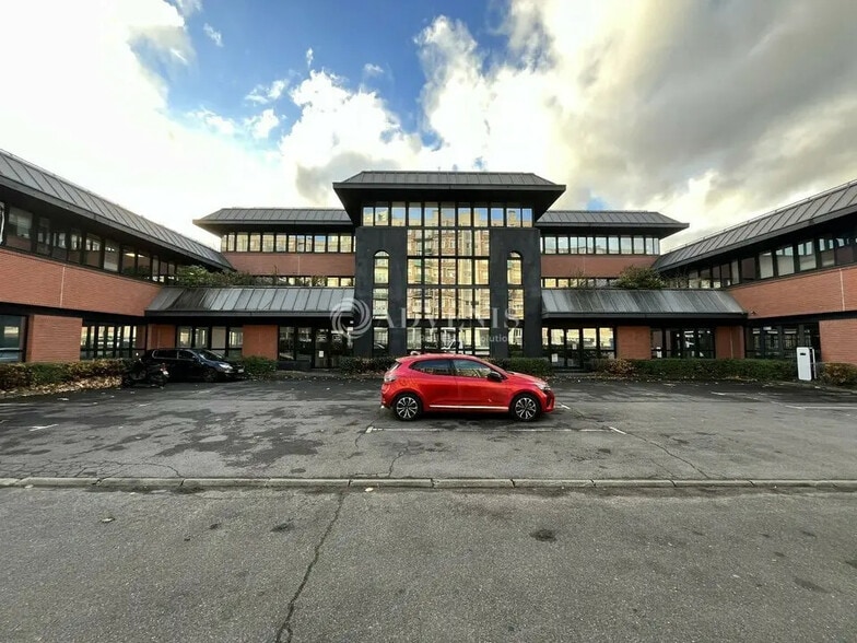 Office in Saint-Ouen-sur-Seine to rent - Building Photo - Image 2 of 8