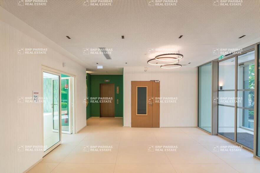18 Rue Horace Vernet, Issy-les-Moulineaux to rent - Building Photo - Image 3 of 16