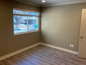 10205 Riverside Dr, Toluca Lake, CA to rent Interior Photo- Image 2 of 4