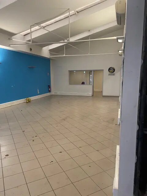 Retail in Issy-les-Moulineaux for sale Building Photo- Image 1 of 8