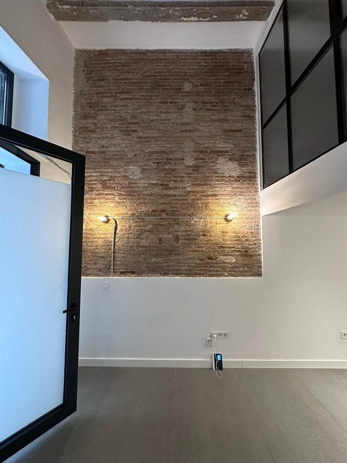 Barcelona, BAR 08001 - Unit - -  - Interior Photo - Image 1 of 2