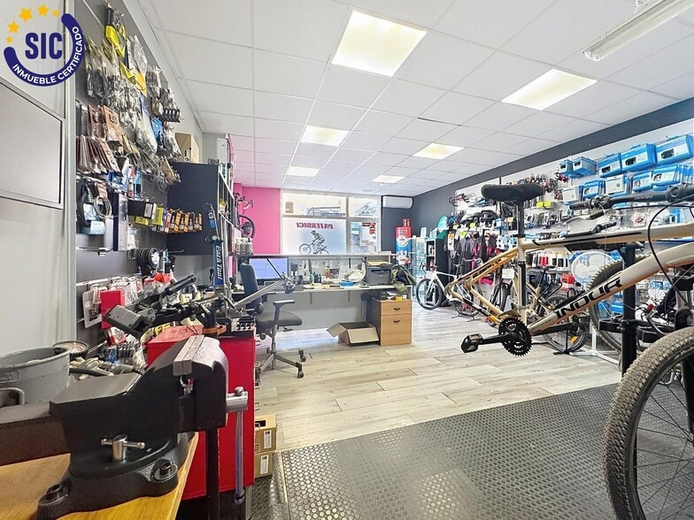 Retail in Paterna to rent - Interior Photo - Image 3 of 22