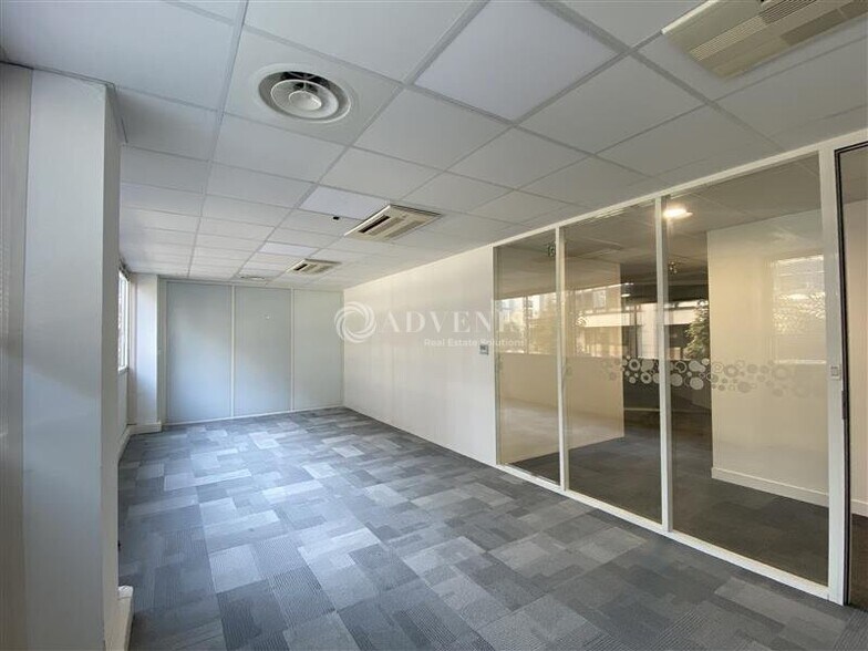 35 Rue Camille Desmoulins, Issy-les-Moulineaux to rent - Interior Photo - Image 3 of 7