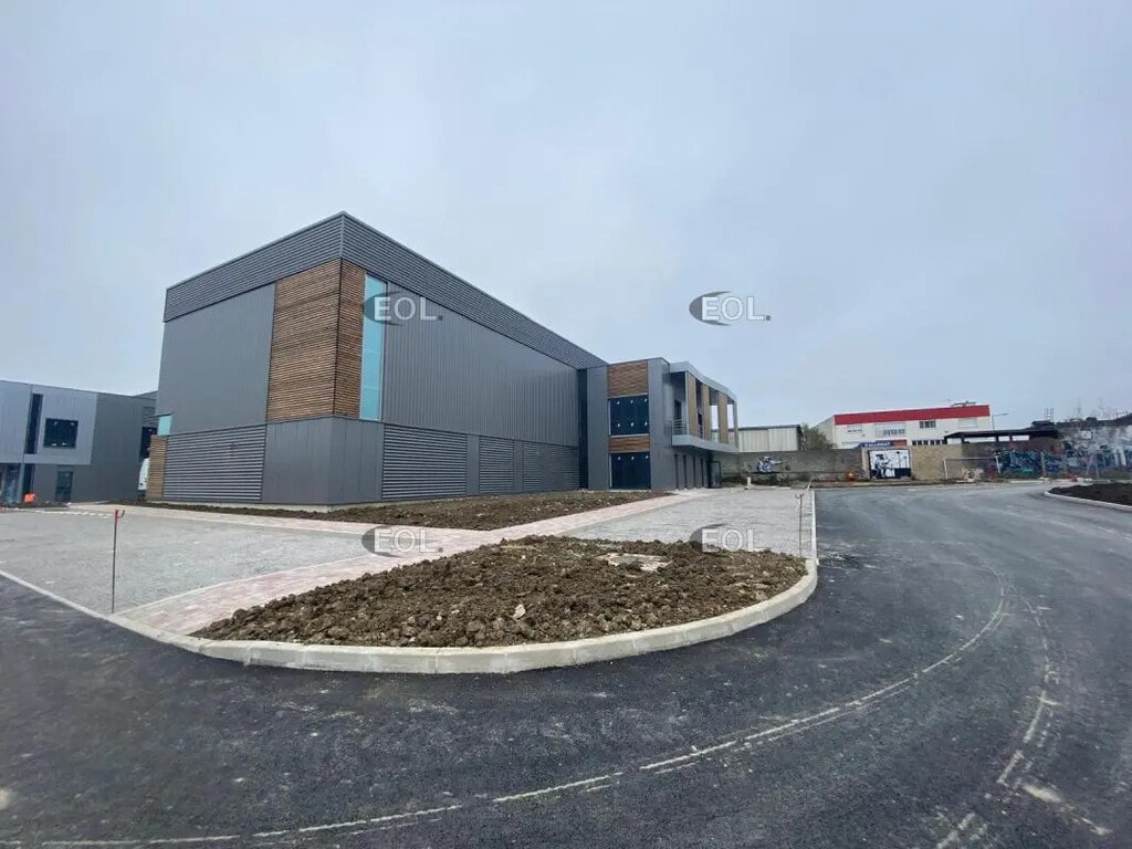 Vente Local d'activités 948 m² - Photo 1