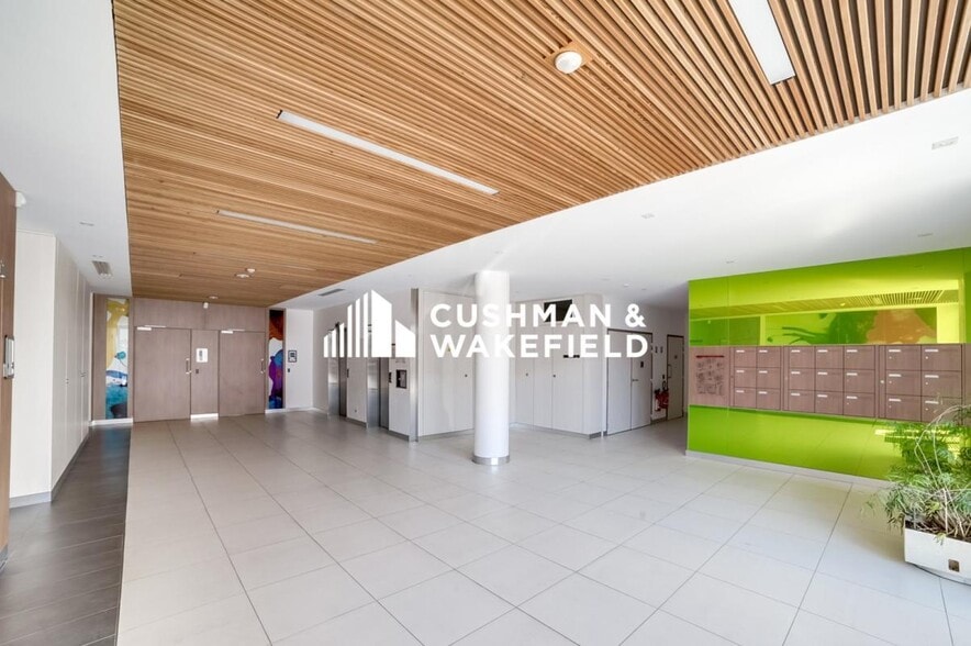 61-63 Avenue Paul Krüger, Villeurbanne to rent - Lobby - Image 3 of 14