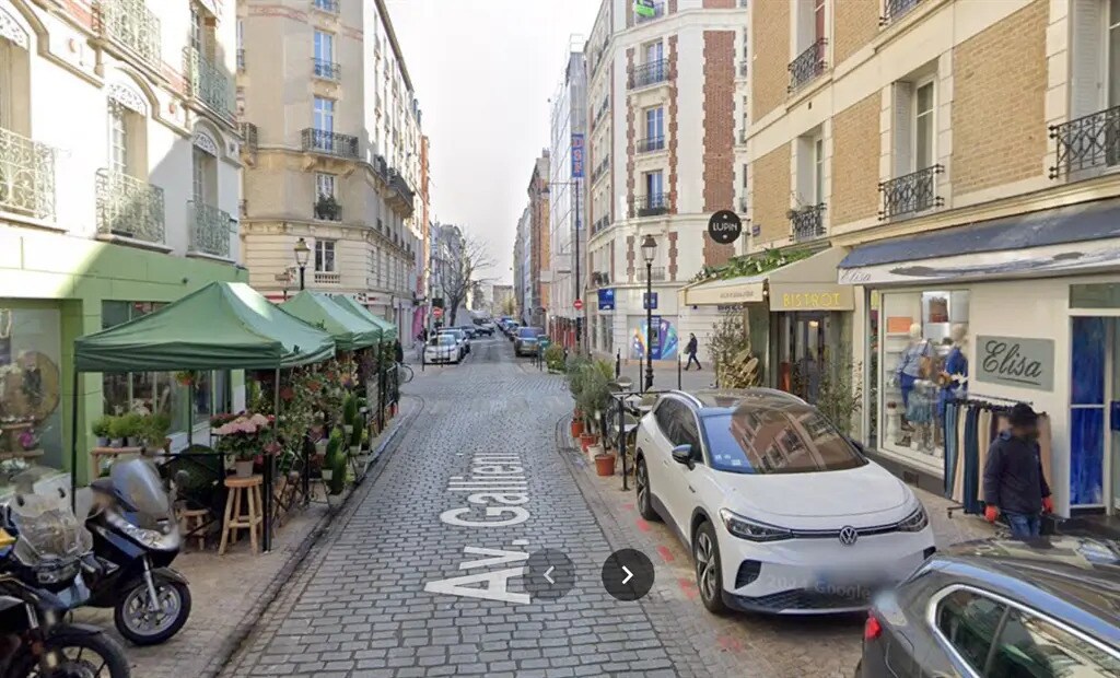 Retail in Courbevoie to rent Building Photo- Image 1 of 4