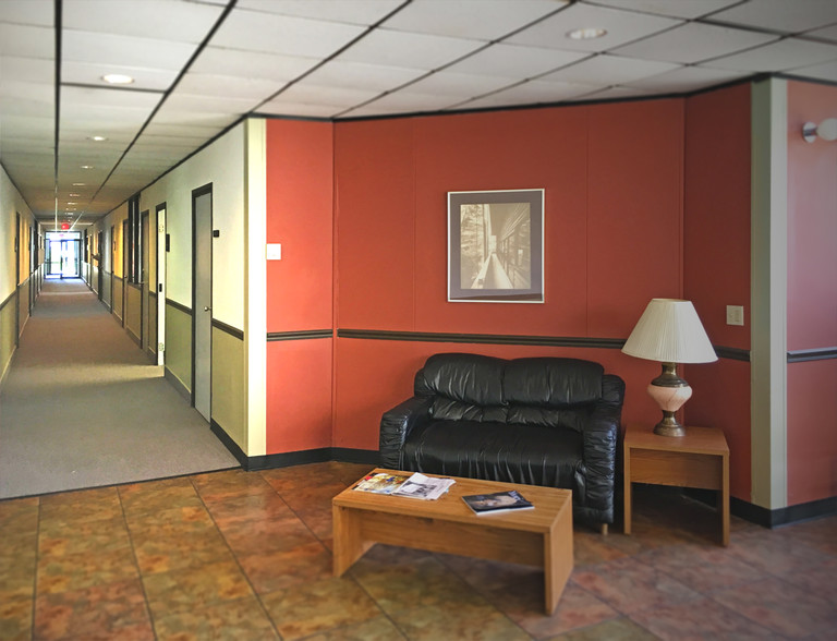 2121 Corporate Square Blvd, Jacksonville, FL for rent - Lobby - Image 2 of 52