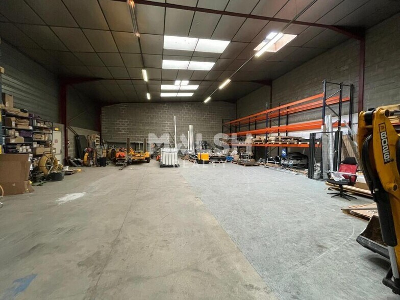 Light Industrial in Chassieu to rent - Building Photo - Image 2 of 7