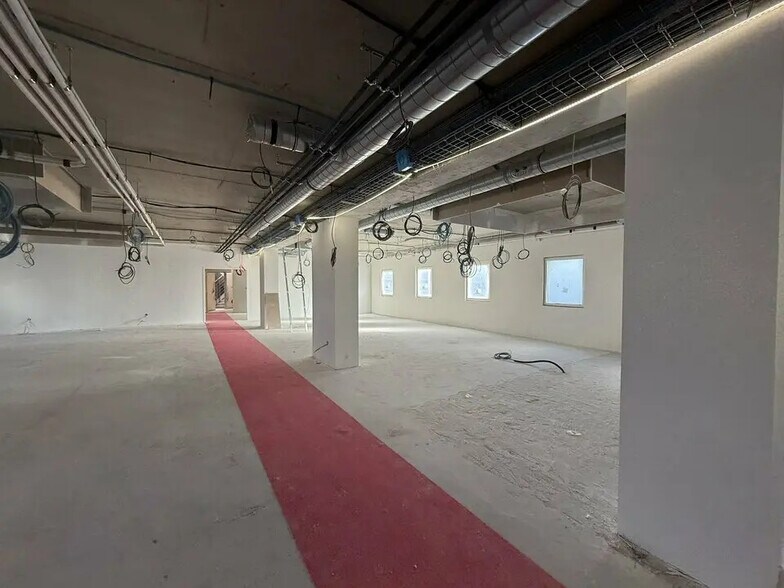 Office in Rouen to rent - Interior Photo - Image 3 of 9