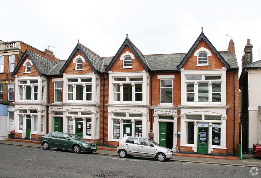 Weston Rd, Southend On Sea to rent - Primary Photo - Image 1 of 4
