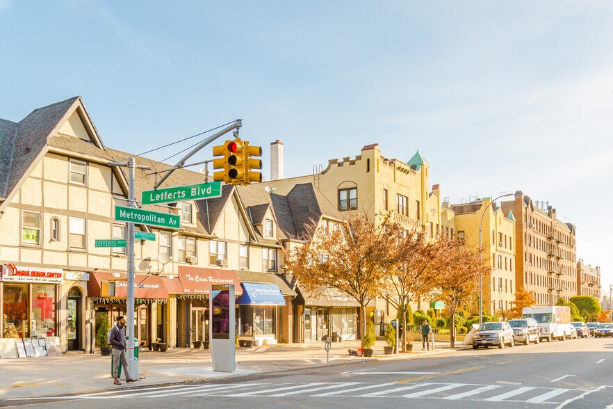 11940 Metropolitan Ave, Kew Gardens, NY for rent - Primary Photo - Image 2 of 4