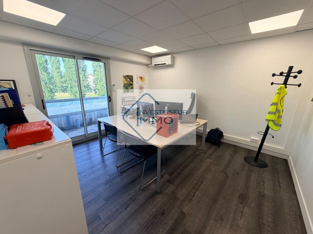 Office in Melun for sale Interior Photo- Image 1 of 9