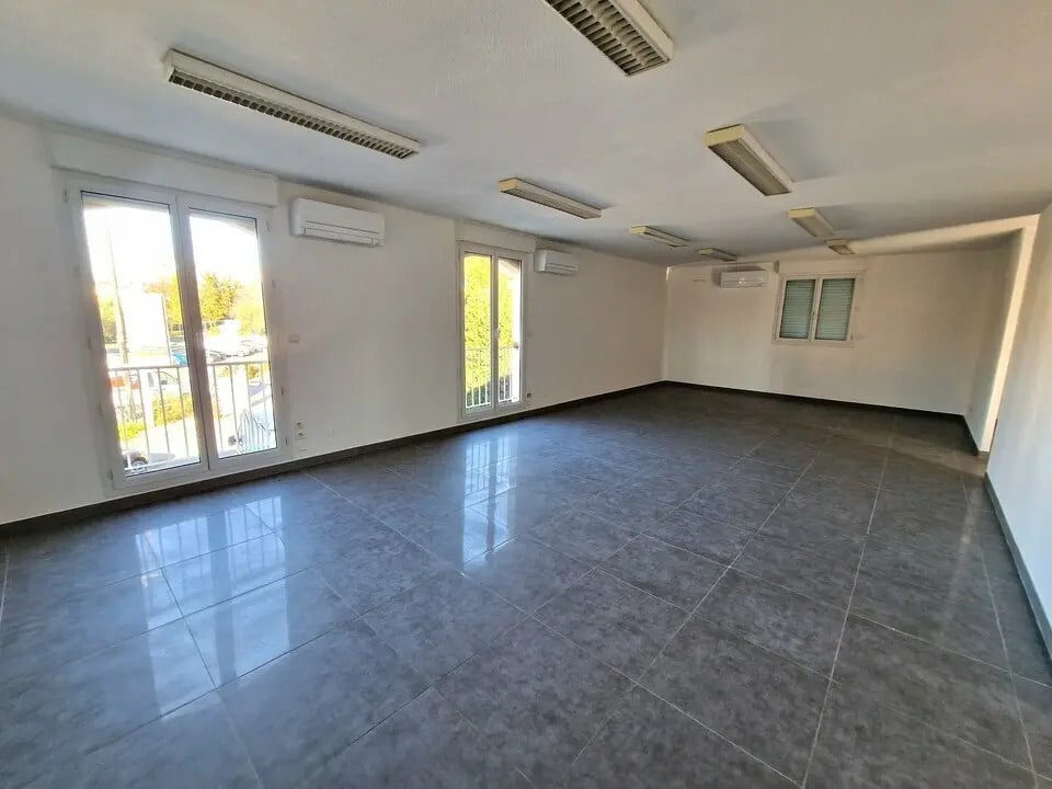 Location Bureaux 220 m² - Photo 1