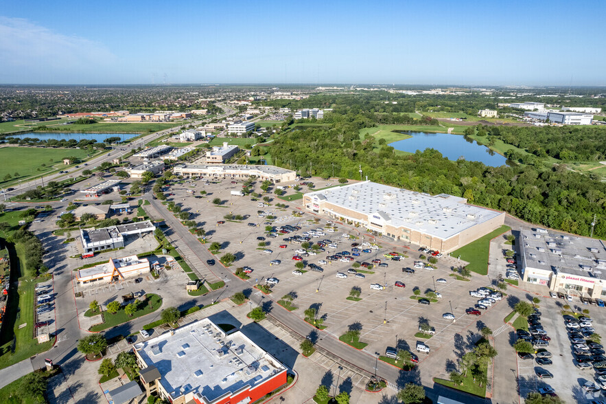 11005 Shadow Creek Pky, Pearland, TX for sale - Aerial - Image 2 of 16