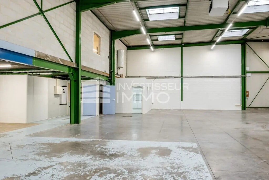 Location Bureaux 981 m² - Photo 1