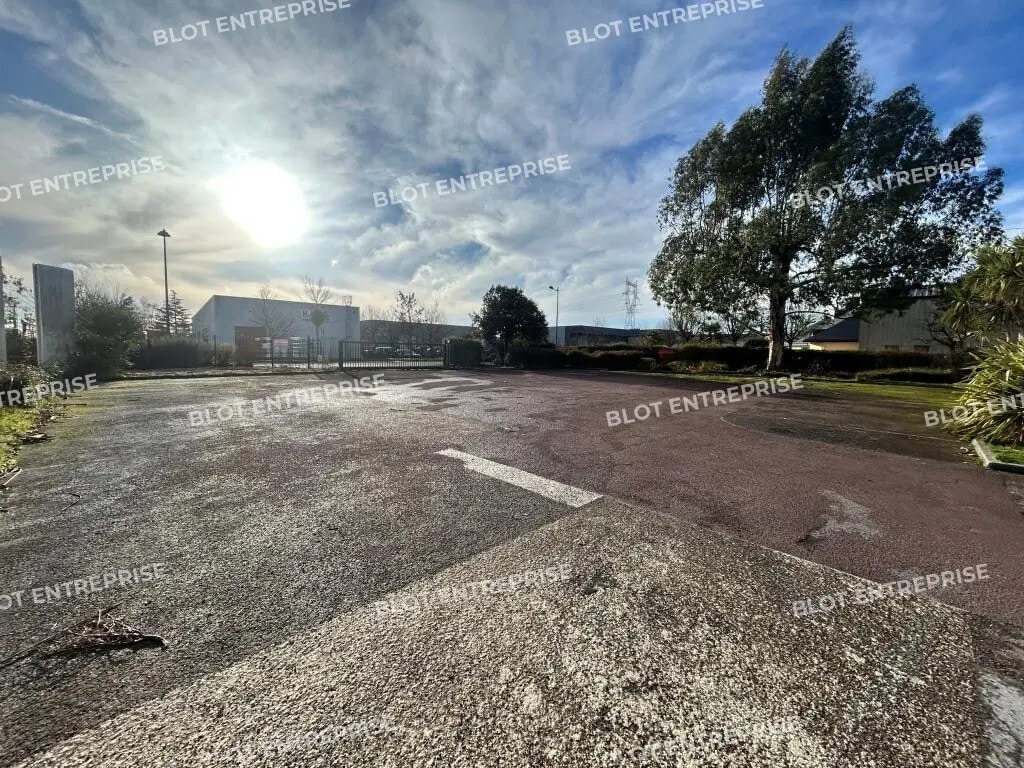 Location Bureaux 600 m² - Photo 1