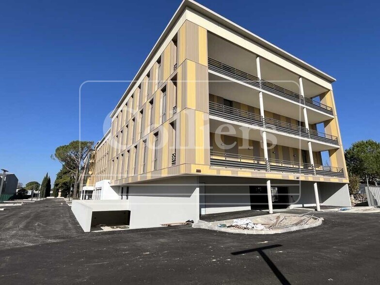 Office in Aix-en-Provence for sale - Building Photo - Image 3 of 11