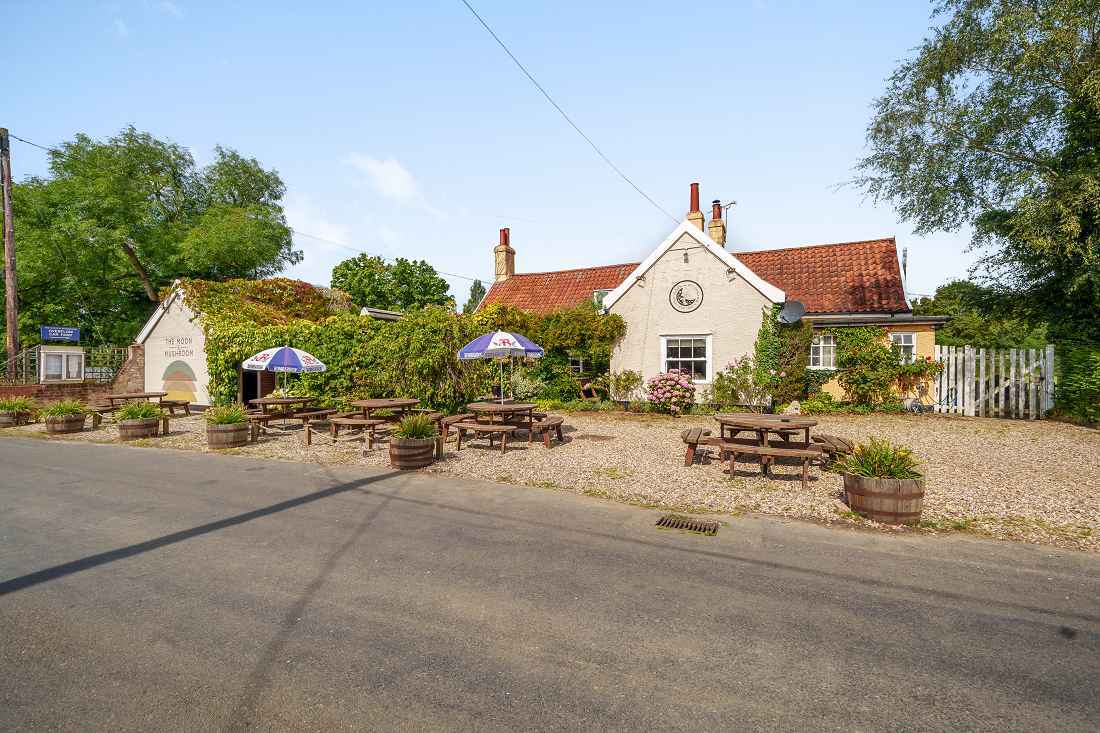 High Rd, Ipswich for sale Primary Photo- Image 1 of 1