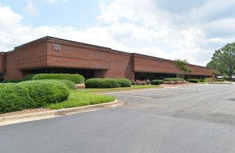 5555 Oakbrook Pky, Norcross, GA for rent Building Photo- Image 1 of 5