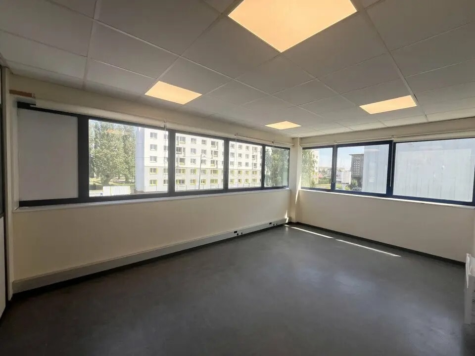 Location Bureaux 352 m² - Photo 1