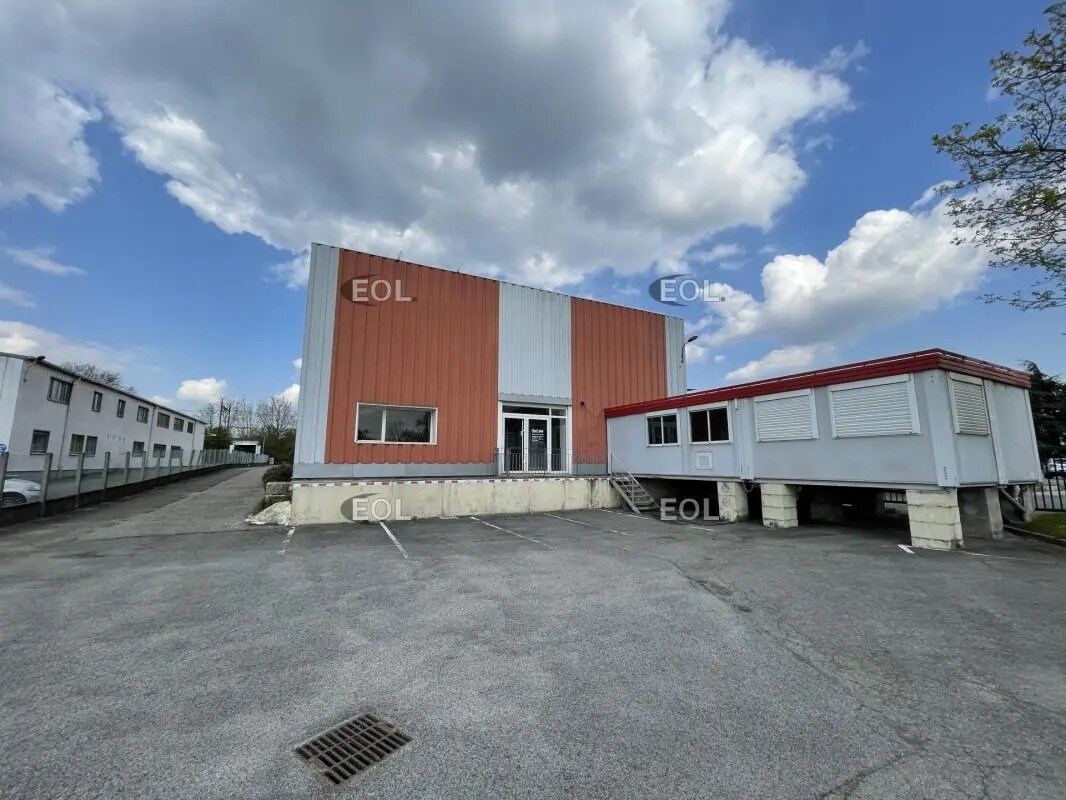 Light Industrial in Coignières to rent Primary Photo- Image 1 of 6