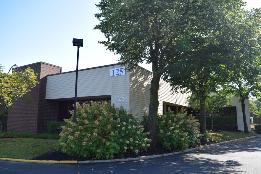 127 Gaither Dr, Mount Laurel, NJ for rent - Building Photo - Image 1 of 9