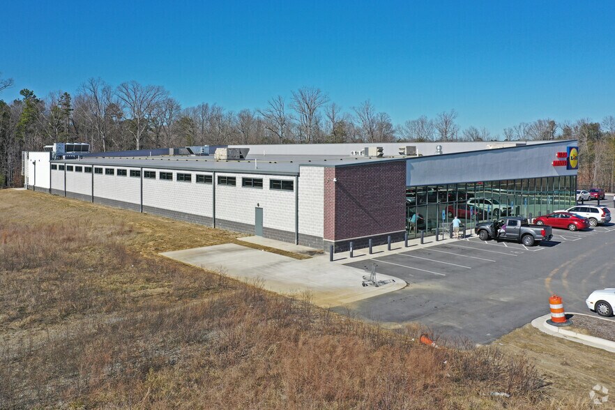 5696 W Gate City Blvd, Greensboro 27407 The Shoppes at Sedgefield