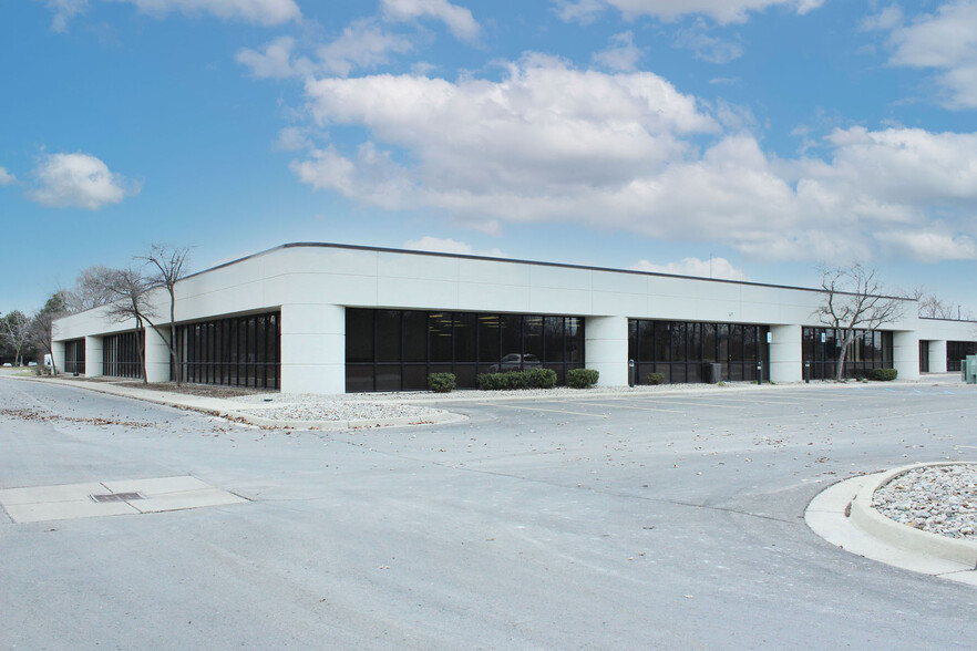 15041 S Commerce Dr, Dearborn, MI for rent - Building Photo - Image 1 of 7