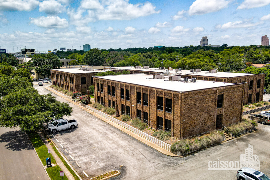 2929 Mossrock Dr, San Antonio, TX for rent - Building Photo - Image 3 of 9