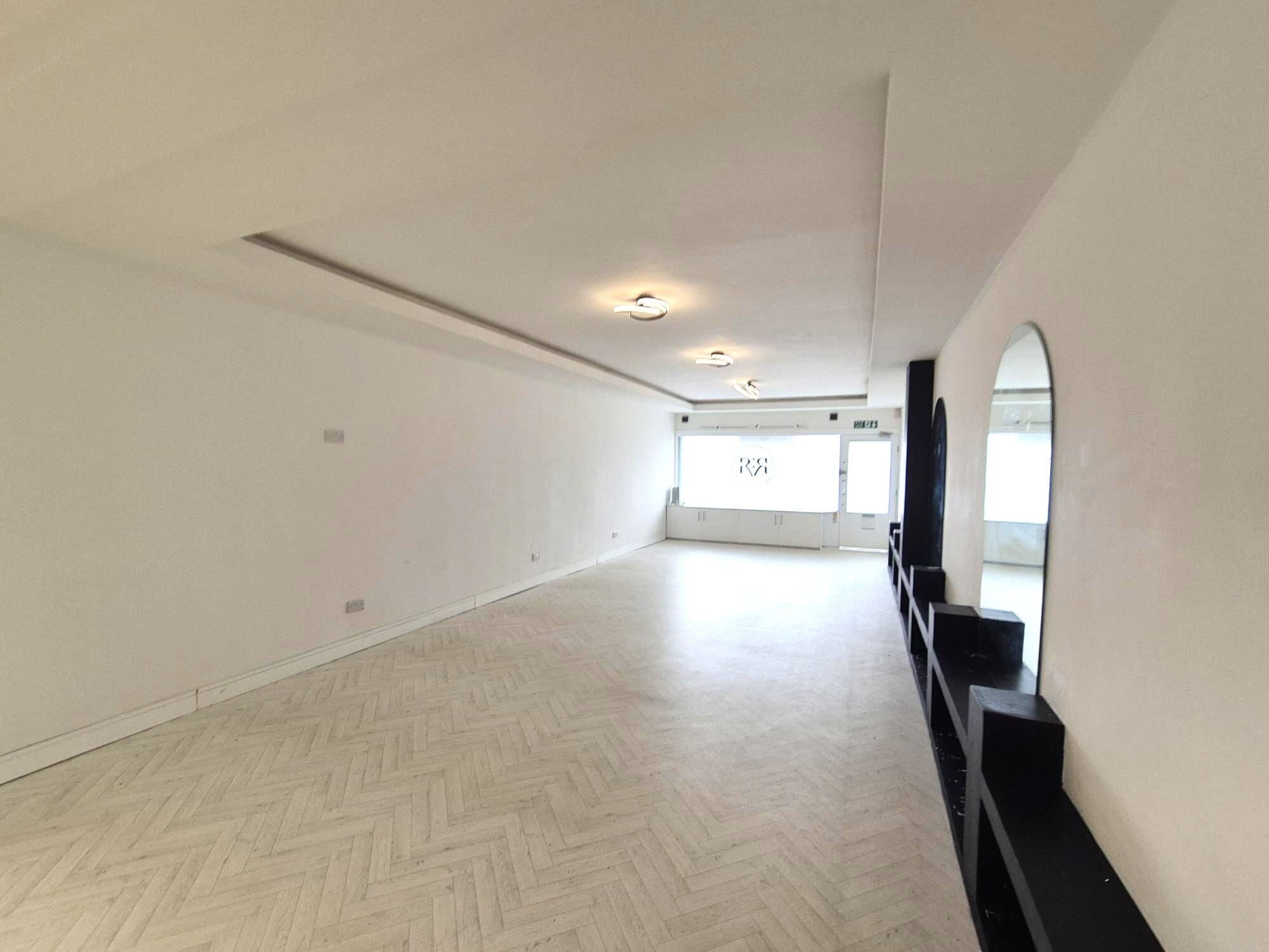 9 Tree View Ct, Liverpool to rent Interior Photo- Image 1 of 2