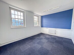 Commercial Rd, Penryn to rent Interior Photo- Image 2 of 6