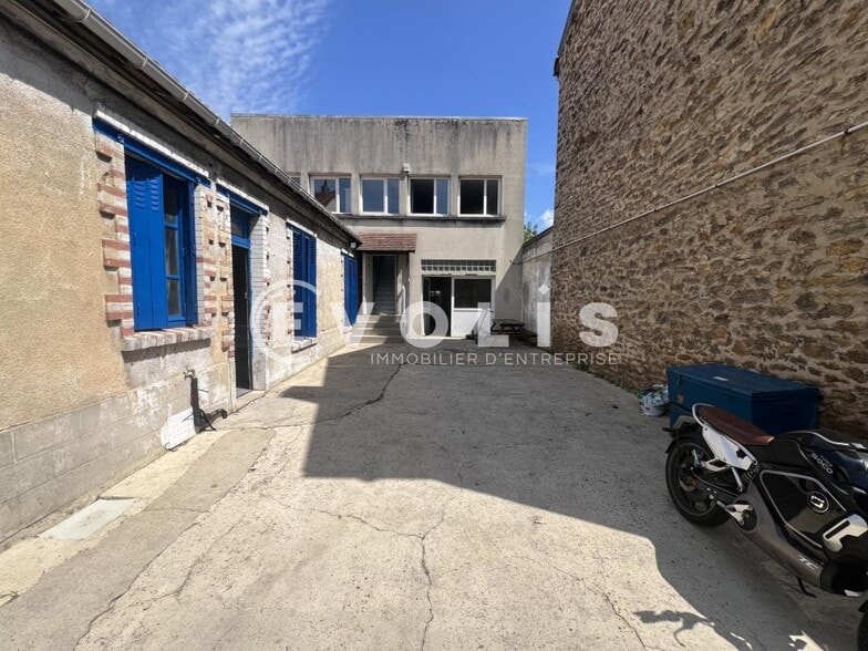 Light Industrial in Champigny-sur-Marne to rent - Building Photo - Image 1 of 17