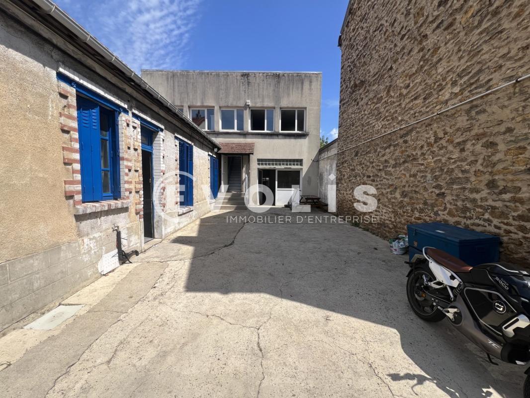 Light Industrial in Champigny-sur-Marne to rent Building Photo- Image 1 of 18