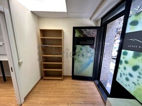 Retail in Barcelona, Barcelona to rent Interior Photo- Image 2 of 11
