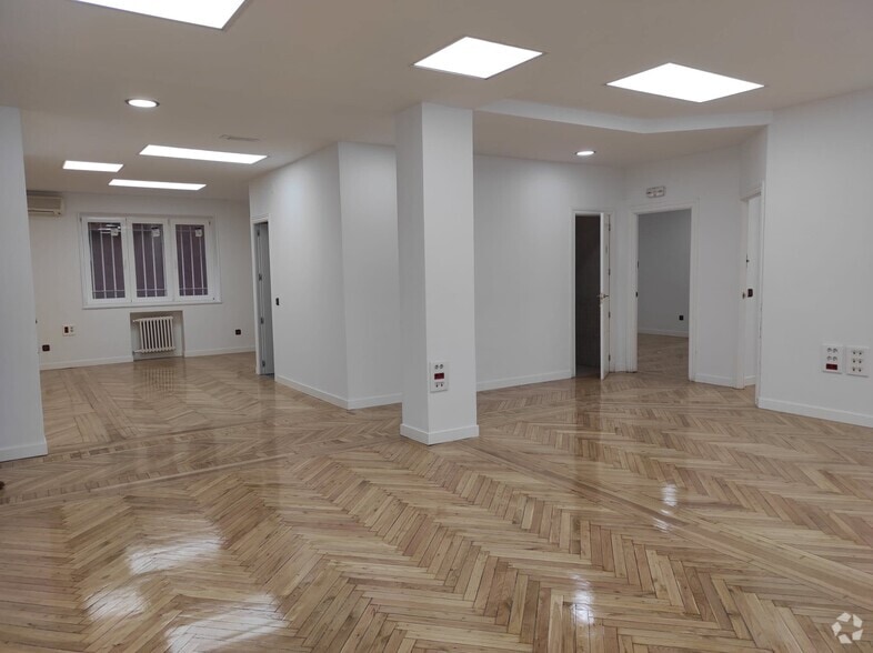 Office in Madrid, Madrid to rent - Interior Photo - Image 1 of 1