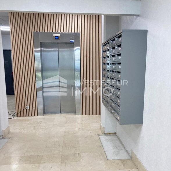 Office in Rungis to rent - Lobby - Image 3 of 4