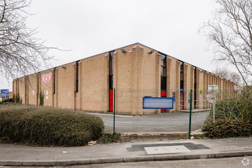 Ledgers Clos, Oxford to rent - Building Photo - Image 2 of 2