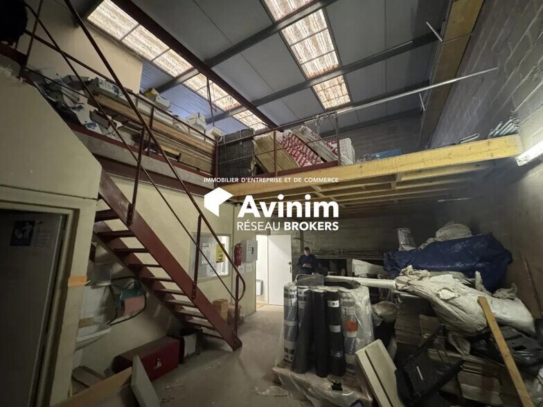 Industrial in Stains to rent - Interior Photo - Image 1 of 3