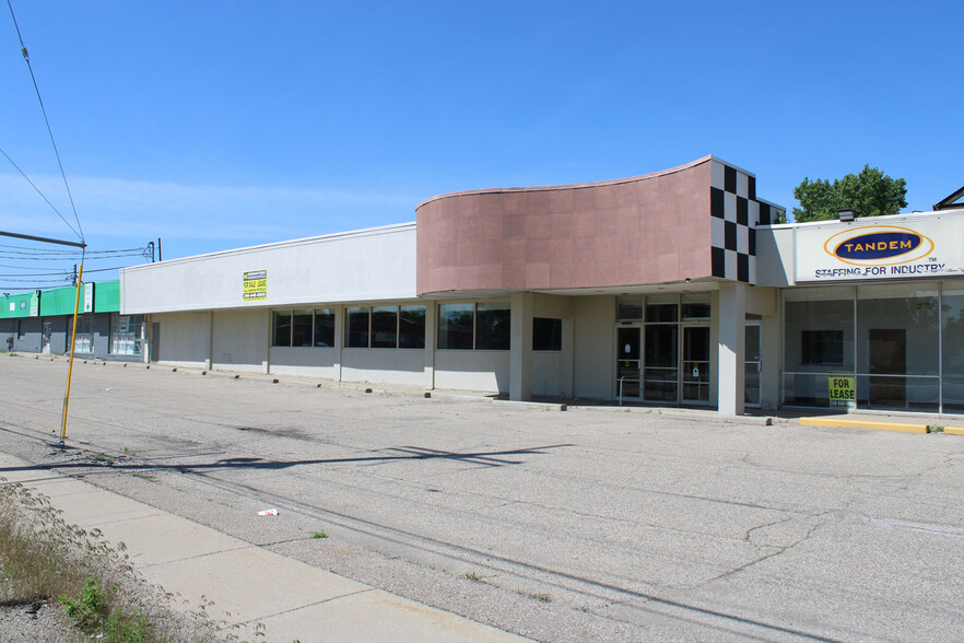 3302-3316 S Dort Hwy, Flint, MI for rent - Primary Photo - Image 1 of 2